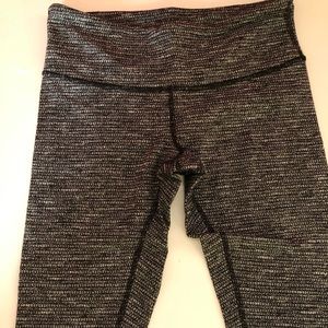 Lulumon heathered Gray leggings.